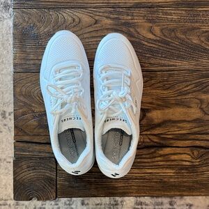 Women’s white sketchers. Size 8.
